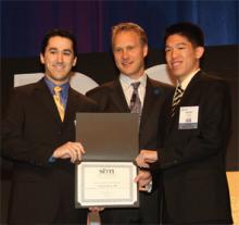 Former SHM President Scott Flanders, MD, SFHM (center), presents University of Michigan Medical School students Aaron Farberg (left) and Andrew Lin an award during HM10’s Research, Innovations, and Clinical Vignettes competition.